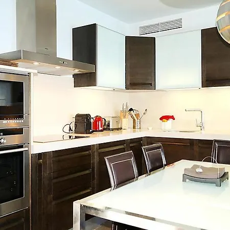 Sleeps 5 Pool Air Con Wifi 公寓 *